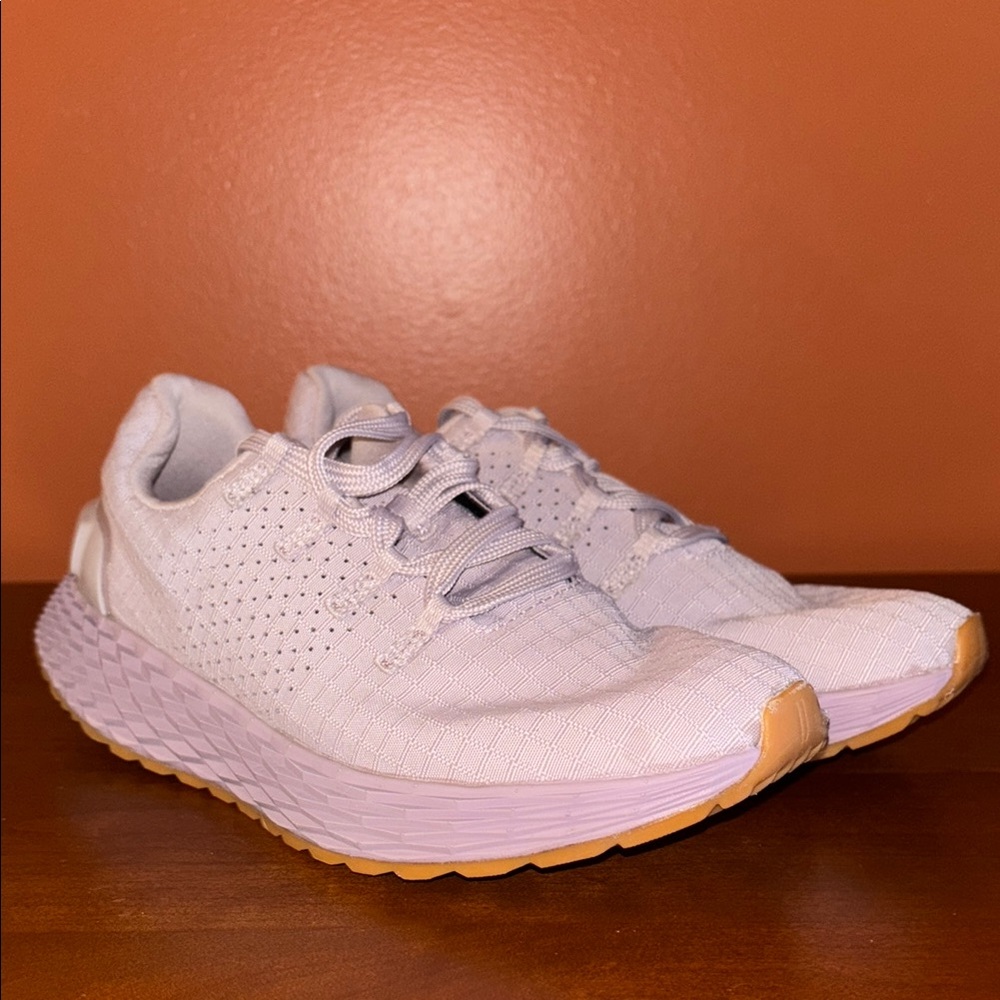 No bull women’s size 5 shoes.